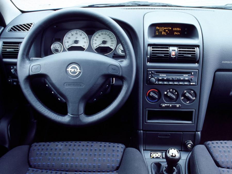 Панель приборов Opel Astra OPC (G) 2002 года  (фото 5 из 26)